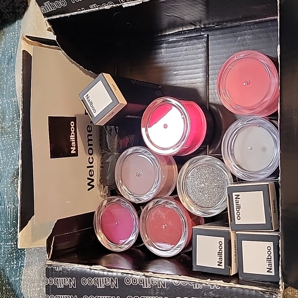 BRAND NEW NAIL DIPPING POWDER STARTER KIT.